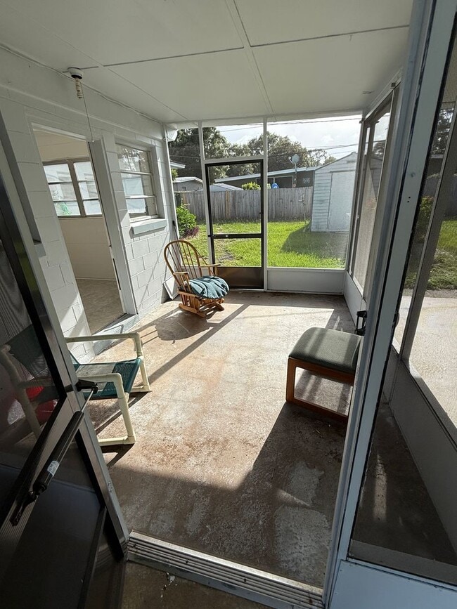 Foto del edificio - 3 bed 2 bath house with 1200 sf. end of ci...