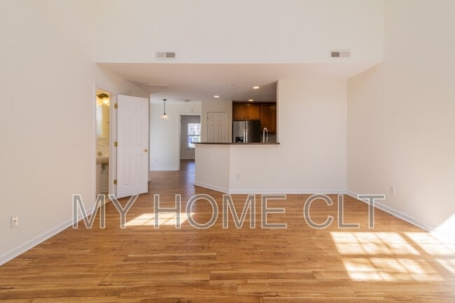 Building Photo - 18457 Streamline Ct