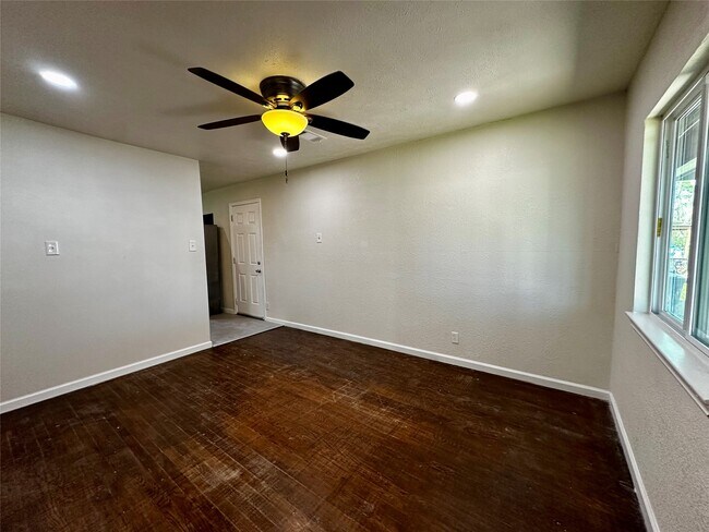 Foto del edificio - 9434 Fairland Dr