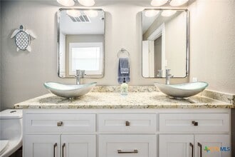 Building Photo - 8 Las Brisas Pl
