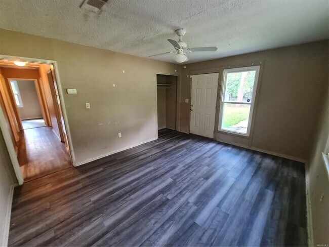 Foto del edificio - 1102 Jameswood Ct