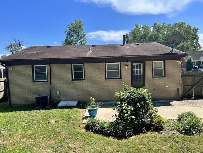 Building Photo - 2405 Helen Ave
