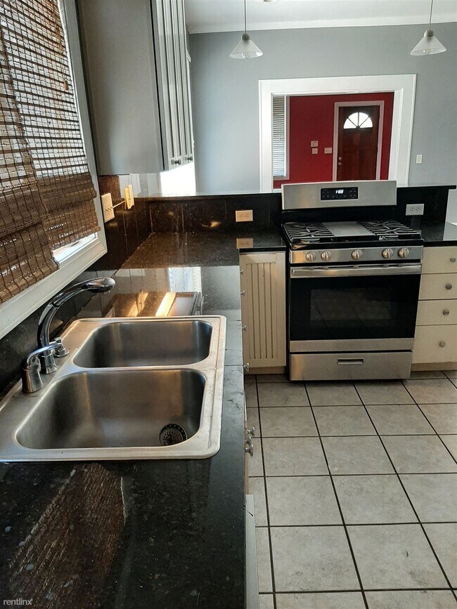 Building Photo - 4 br, 3 bath House - 1430 Queen City Ave R...
