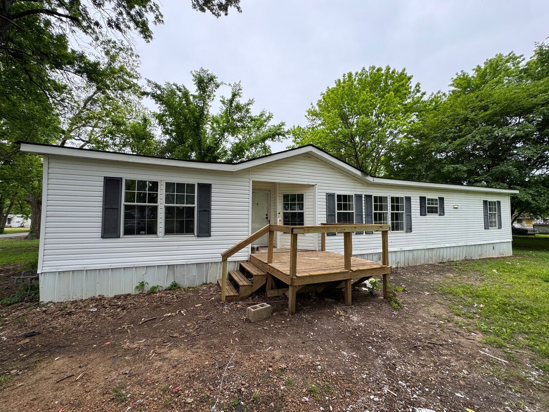 Primary Photo - Completely Remodeled • 3 Bed • 2 Bath • Ne...