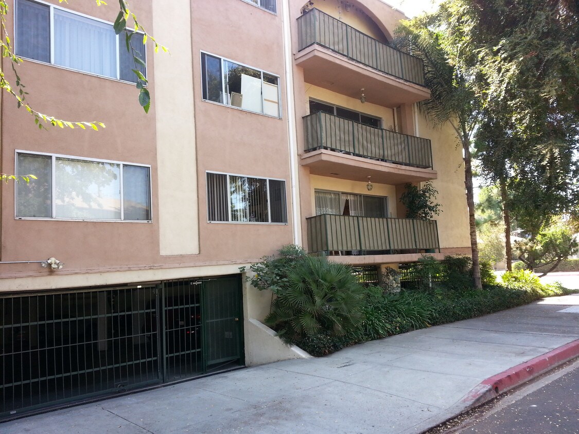 14850 Hesby St, Sherman Oaks, CA 91403 Condo for Rent in Sherman Oaks