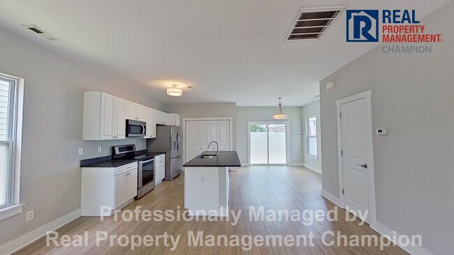 Building Photo - Modern Home Near Live Oak Pavilion