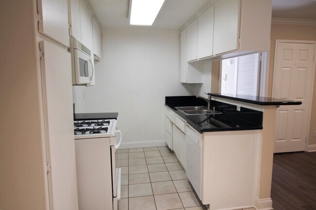 Foto del edificio - 15040 Moorpark St