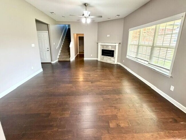 Foto del edificio - Now Leasing a 5 Bedroom 3 Bath Home In Olive Branch At Stateline