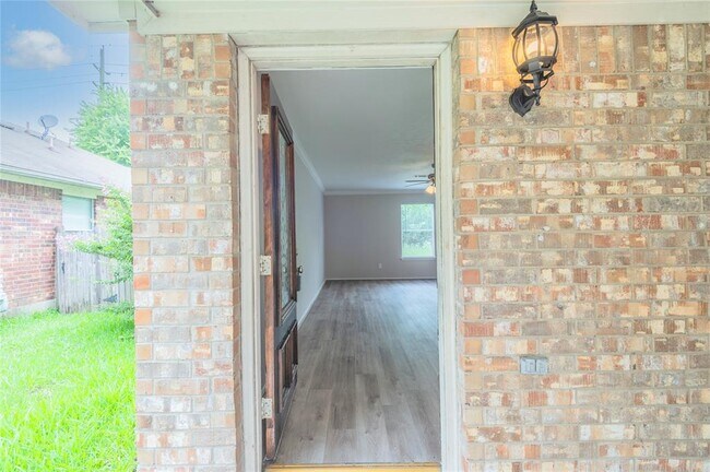 Foto del edificio - 6524 McCharen Ct