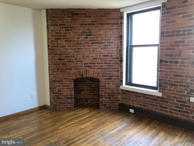 Building Photo - 1615 Q St NW