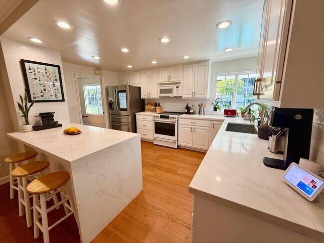 Building Photo - Stunning 4BD + Office Home with Pool in Li...