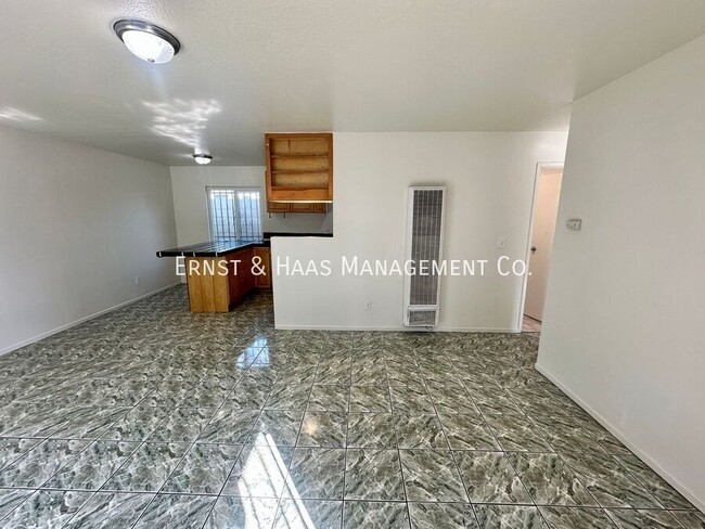 Foto del edificio - Lovely 2 Bedroom Apartment in Long Beach!