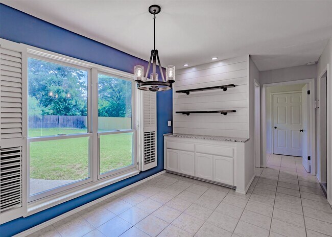 Building Photo - Gorgeous Northwood rental