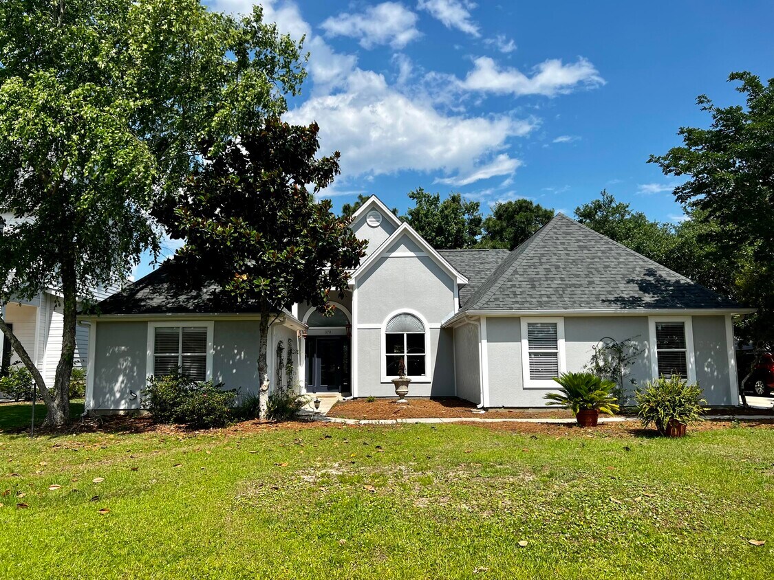 Foto principal - 178 Pelican Bay Dr