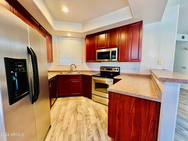 Foto del edificio - 705 W Queen Creek Rd