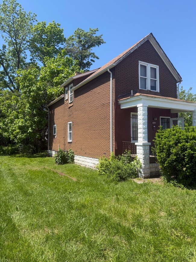 Building Photo - 2120 St Louis Ave