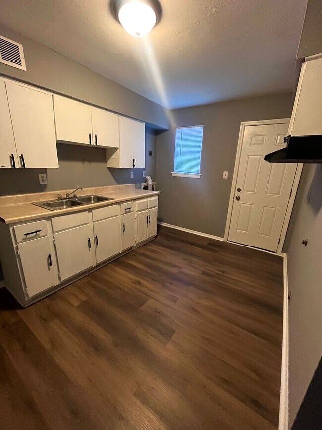 Foto del edificio - 3133-3135 Nathan Ave
