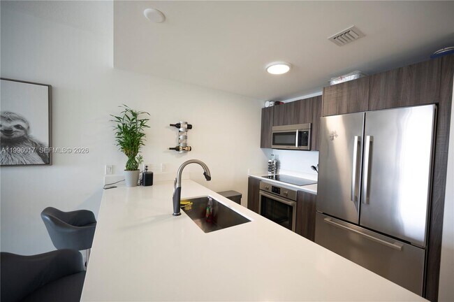 Foto del edificio - 488 NE 18th St