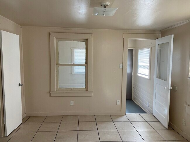 Entry way - 1715 14th St S