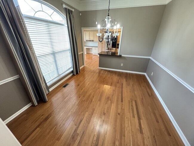 Foto del edificio - 307 Oak Meadow Ln