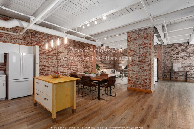 Foto del edificio - One Bedroom Historic Loft Style Condo In T...