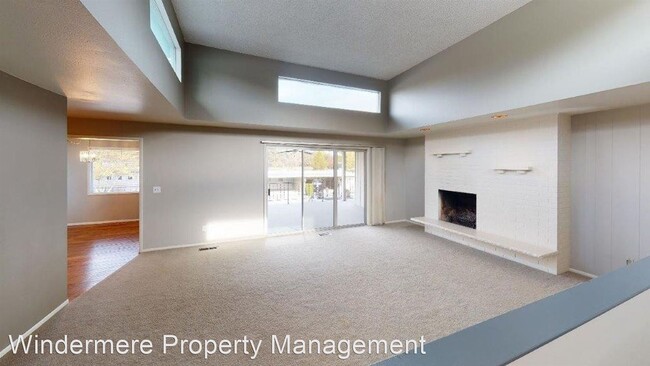 Building Photo - 3 br, 3 bath House - 692 Country Club Rd