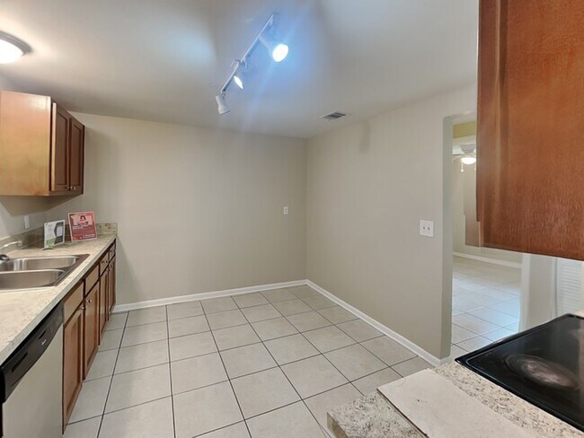 Foto del edificio - 6150 George Wood Ln W