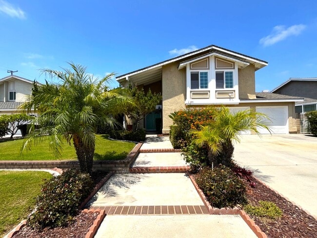 4 bed, 3 bath located in Anaheim! - 4 bed, 3 bath located in Anaheim! House