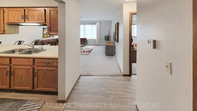 Building Photo - NEWLY UPDATED 1 BD, 1 BA UNITS LOCATED IN ...