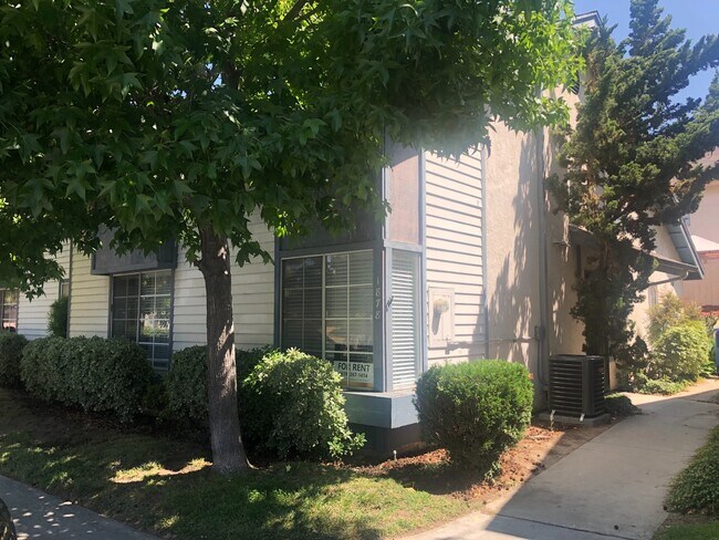 Building Photo - Coming Soon! - Paradise Hills 3BR / 2 BA T...