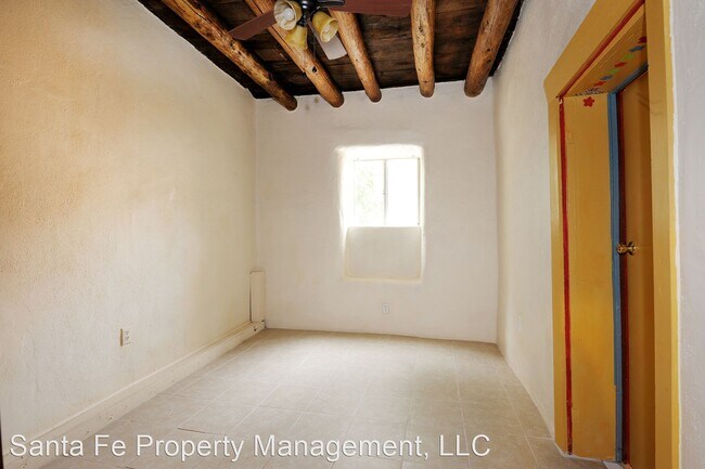 Building Photo - 1 br, 1 bath House - 132 W. Buena Vista