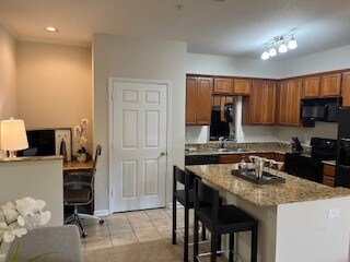 Encimeras de granito y rincón para ordenador - Kendall Lake Apartments