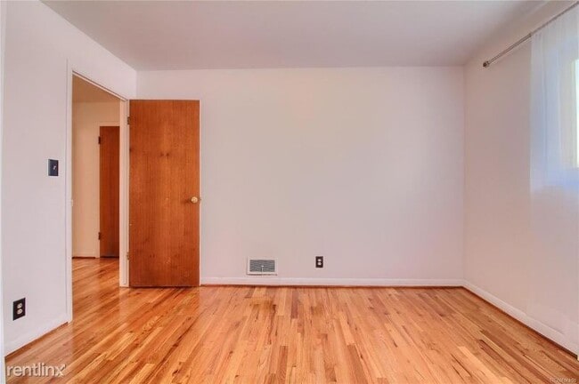 Building Photo - 4 br, 2 bath Apartment - 2200 Newark St