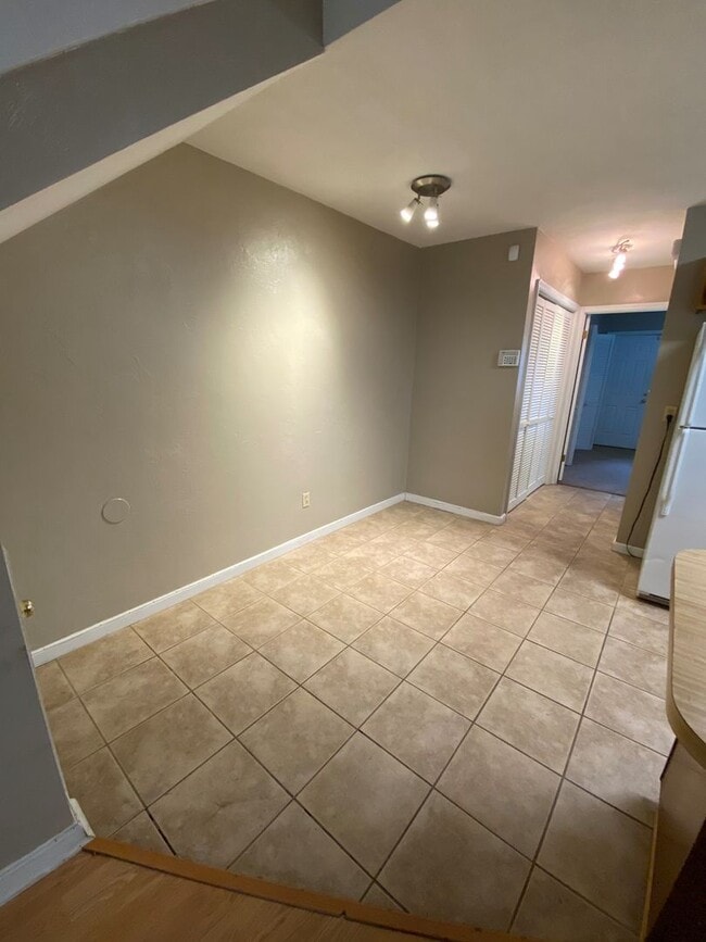 Building Photo - 2/2 Townhome in Continental Oaks Community...