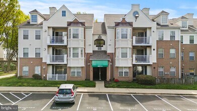 Building Photo - 8951 Town Center Cir