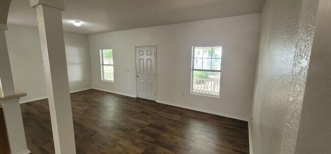 Foto del edificio - Coming Soon~ Adorable 2 bedrooms 2 baths recently remodeled rental home available in Groveland