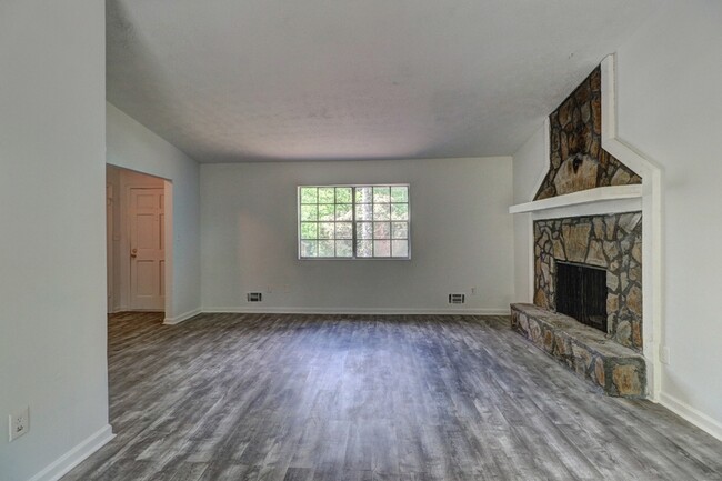 Building Photo - 140 Lexington Ct