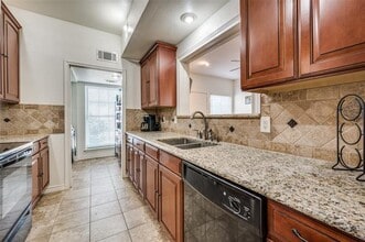 Building Photo - 2409 Northlake Ct