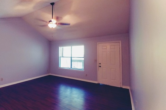 Building Photo - 4115 Bloomdale Dr
