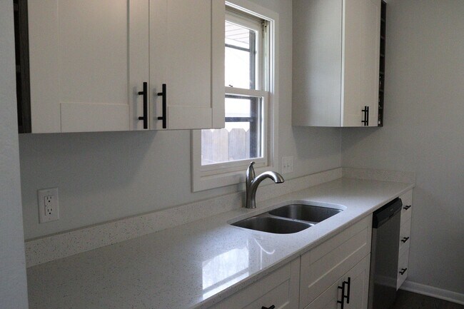 Building Photo - 1119 Cascade St NW