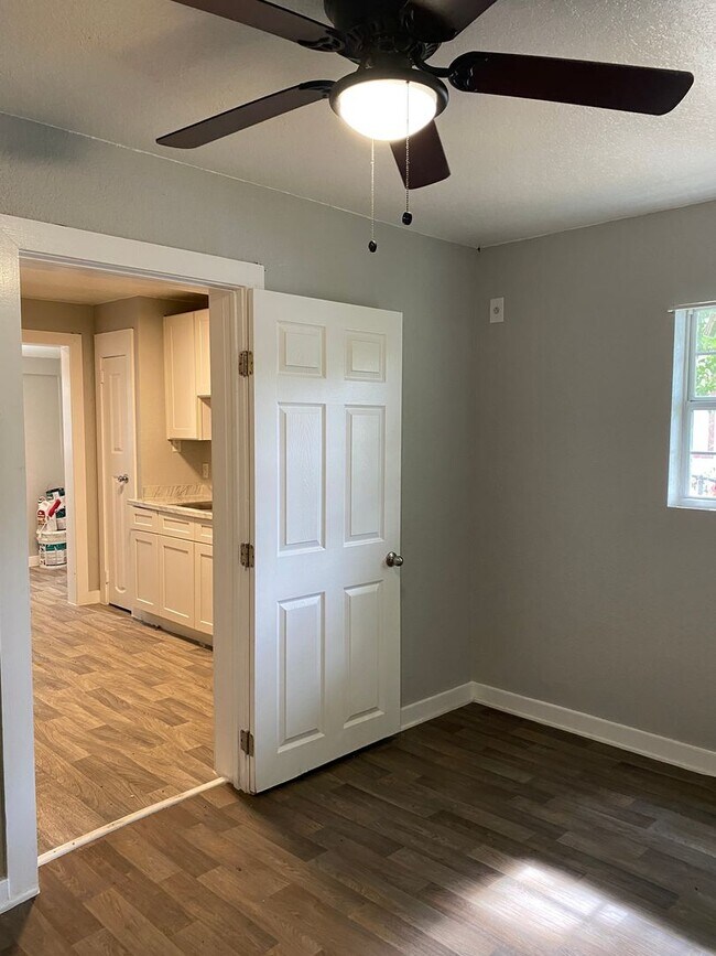 Building Photo - 602 Lovett Ave