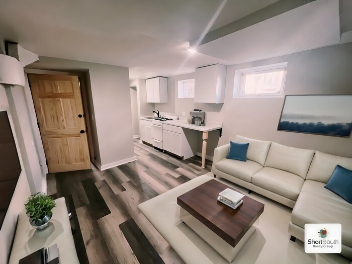 Primary Photo - Updated Lower 1 Bedroom Apartment off S Pa...