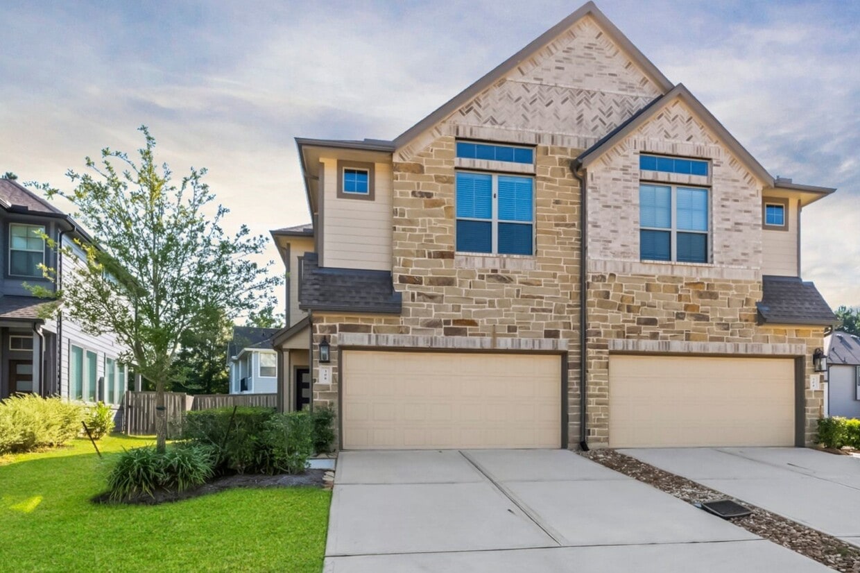 Primary Photo - 308 N Spotted Fern Dr