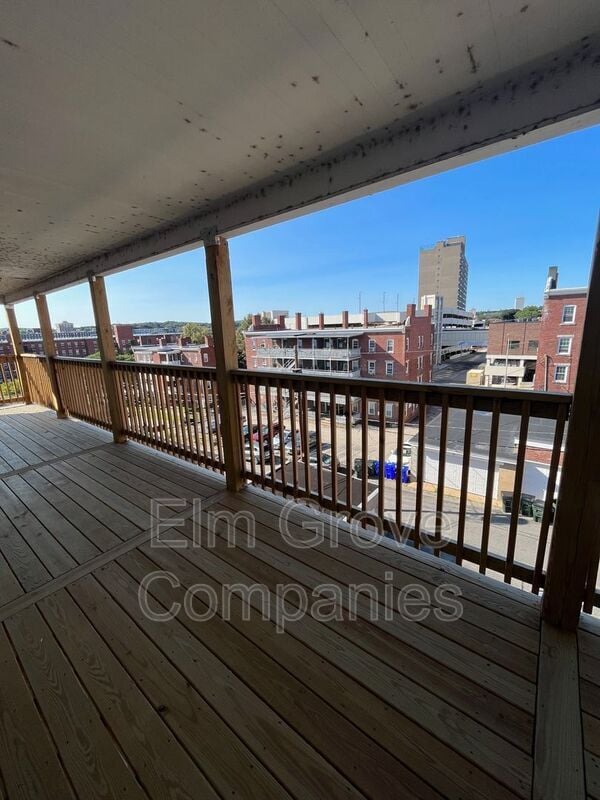 Building Photo - 67 Stark St