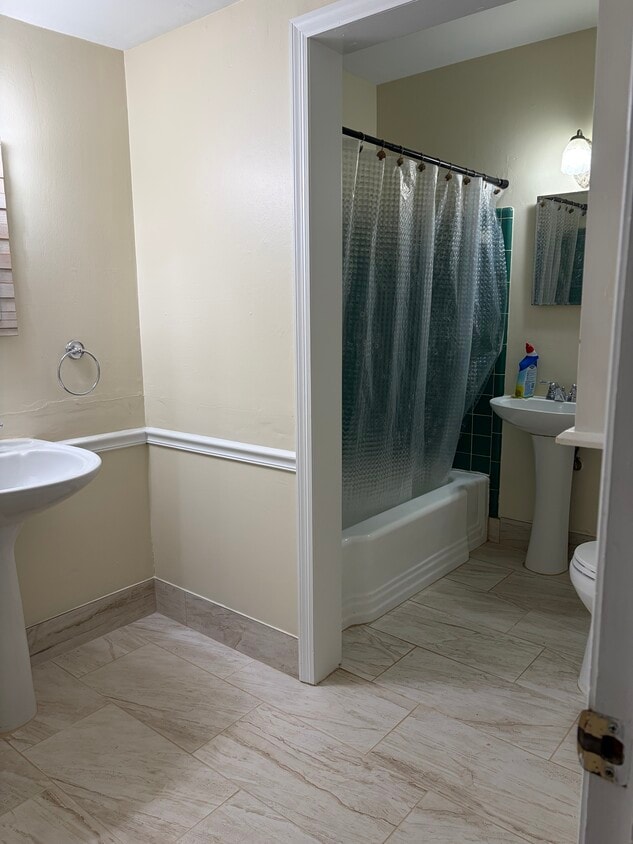 Building Photo - 1608 Sauls St