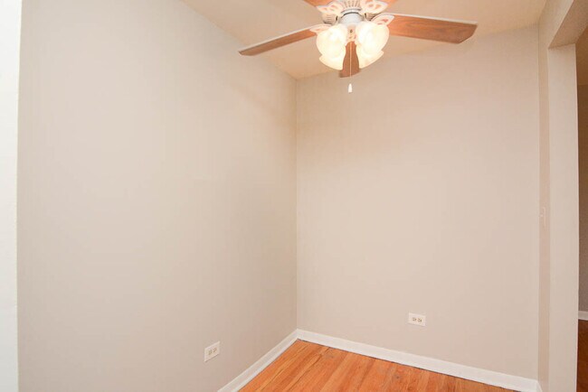Foto del edificio - 541 W Briar Pl