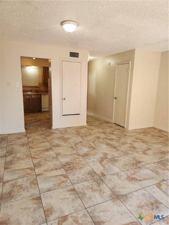 Building Photo - 812 Ticonderoga Dr