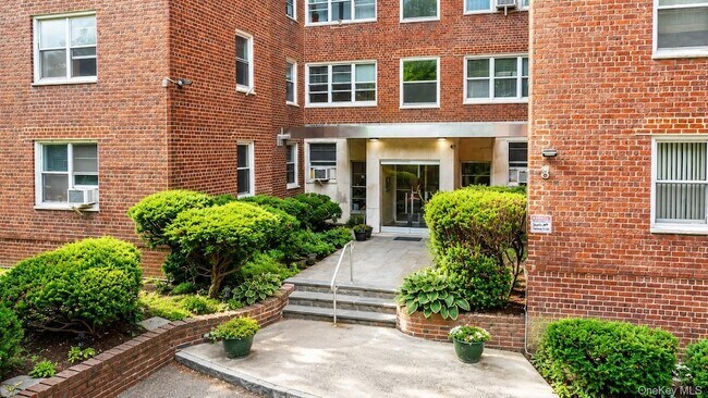 Foto del edificio - 1234 Midland Ave