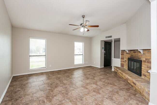 Foto del edificio - 616 Prairie Ln