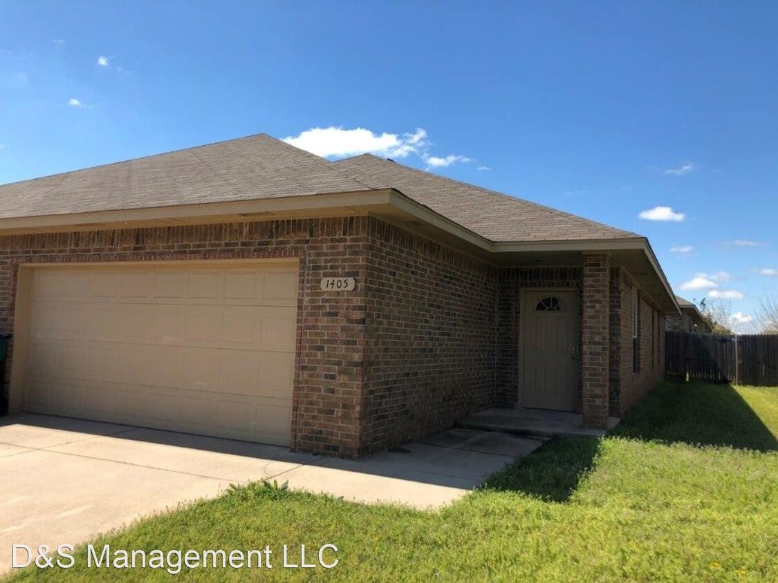 3 br, 2 bath House - 1405 Forest Ridge Way